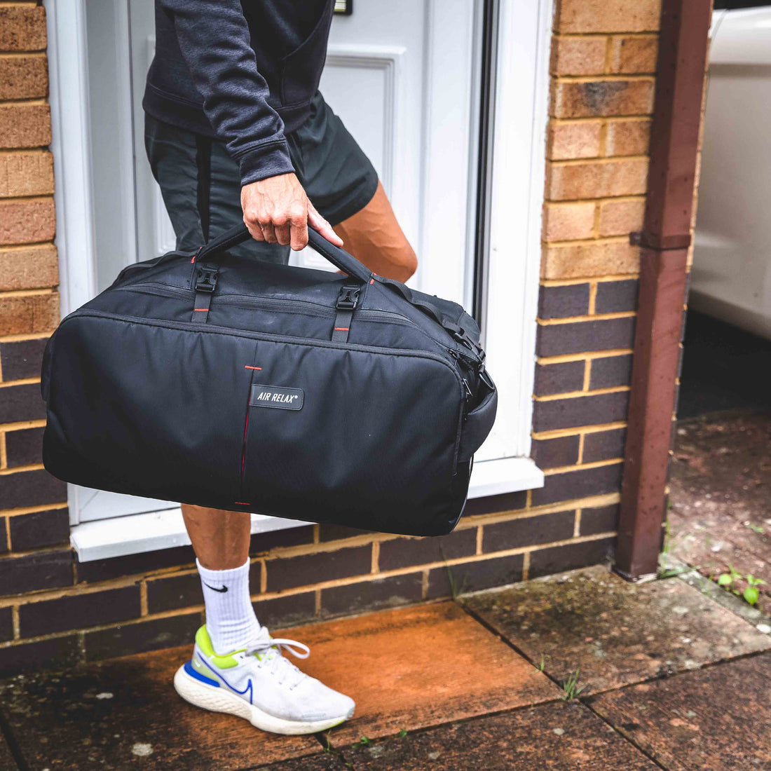 Air Relax carry case front view with shoulder strap